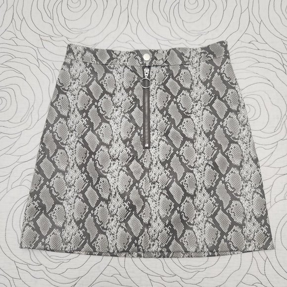 [4] Gray Snake Skin Imitation Leather Mini Skirt - Picture 2 of 7